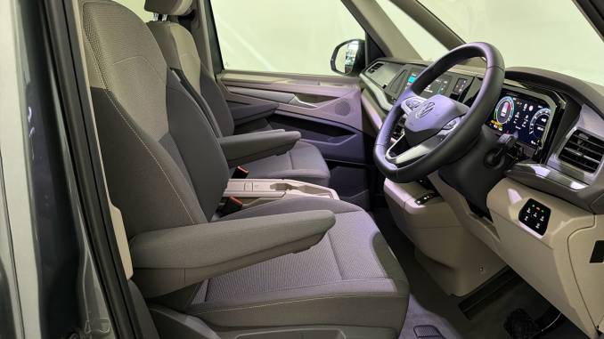 Volkswagen Multivan 1.5 TSI eHybrid Life 5dr 4MOTION DSG Estate - Image 37